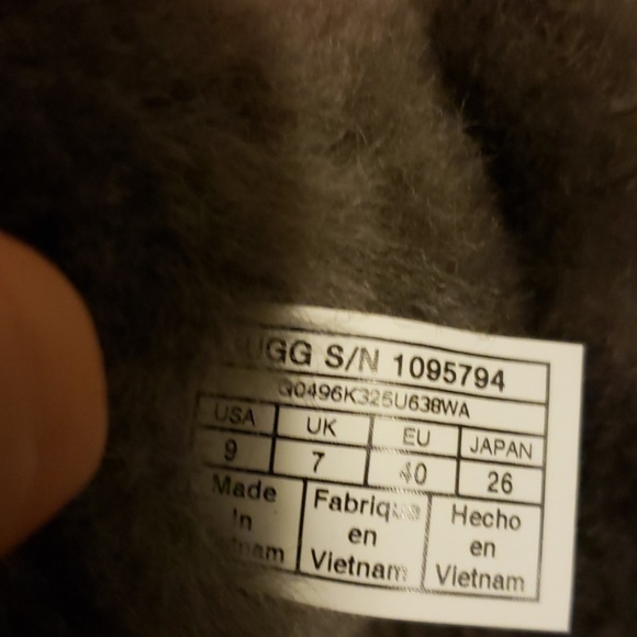 *SOLD* UGG Bailey Bow Short Ruffle in Charcoal - Picture 3 of 7